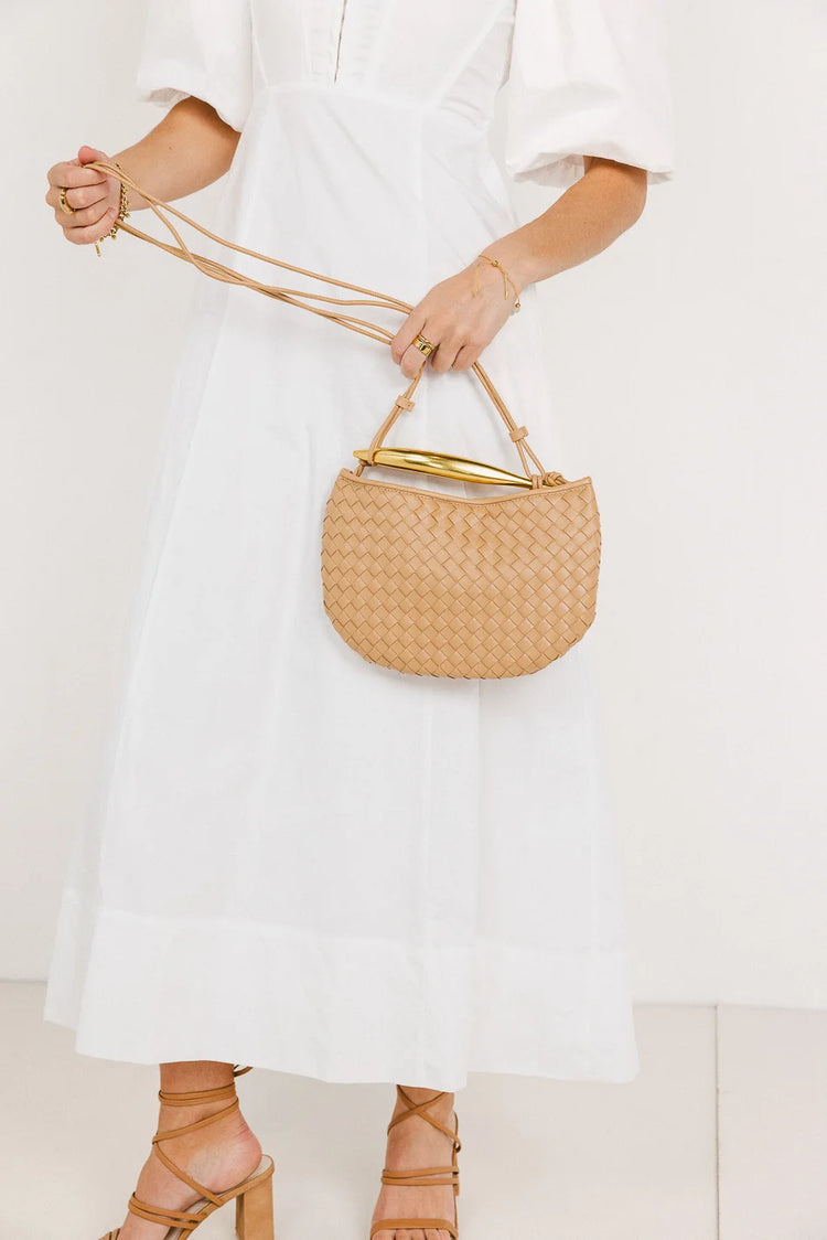 Adjustable straps bag in natural 