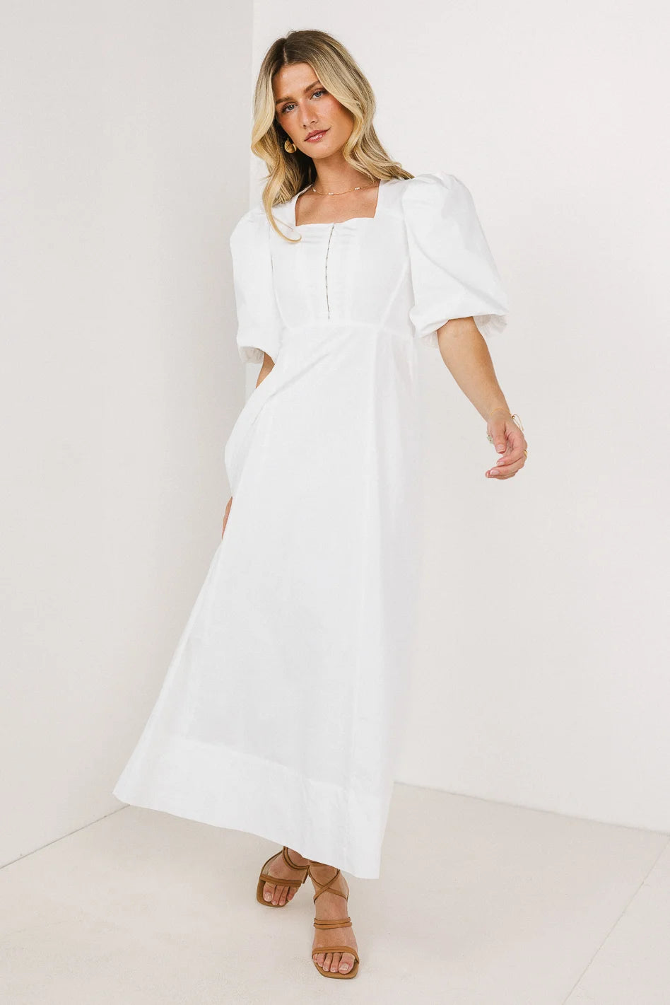 Short sleeves dress in white 