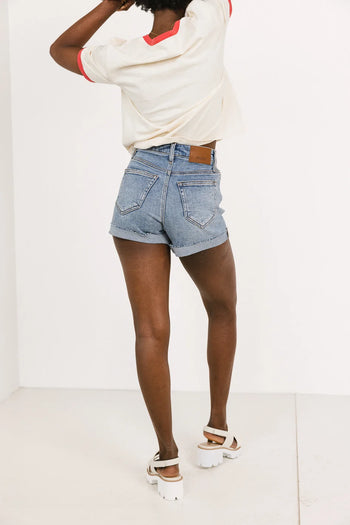 Two back pockets denim shorts in medium wash 