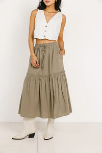 Two hand pockets skirt in olive 