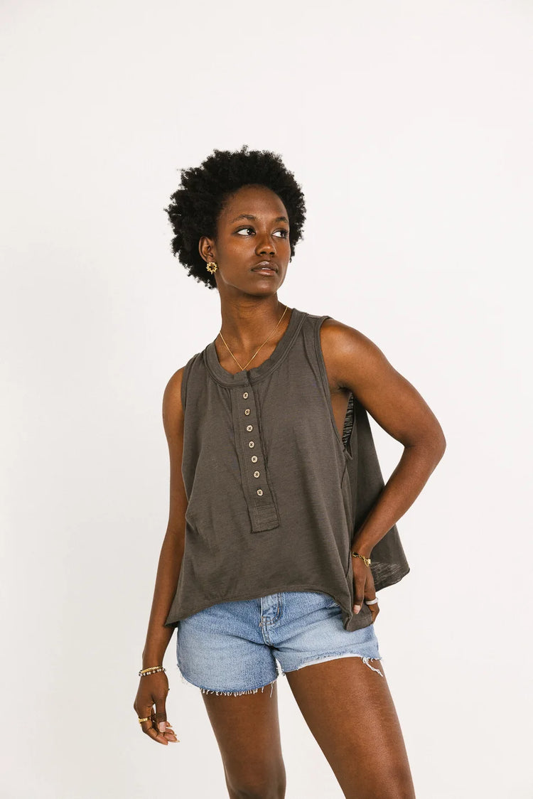 Zero sleeves top in grey 