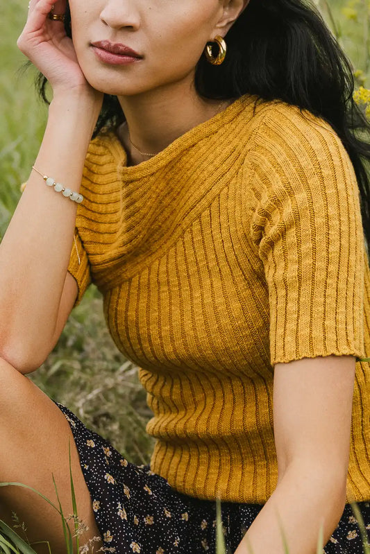 Sweater top in mustard 