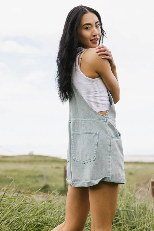 Two back pockets denim shortalls 