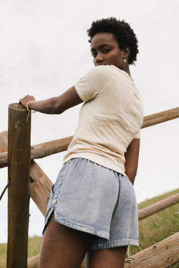Short sleeves ribbed top in cream 