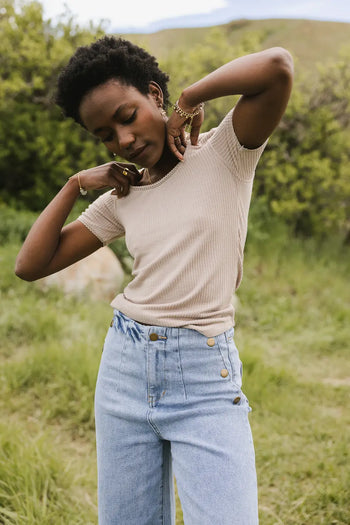 Round neck tee in taupe 
