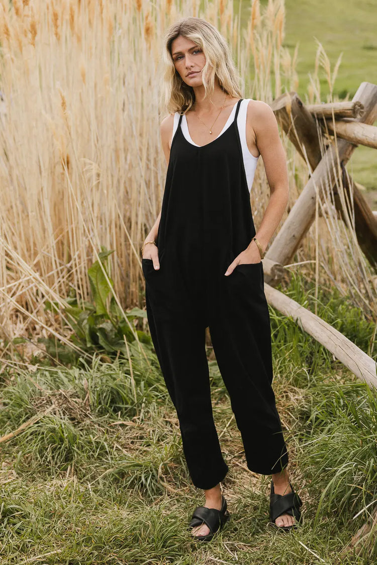 Two hand pockets onesie in black 