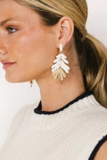 Earrings in cream and tan 