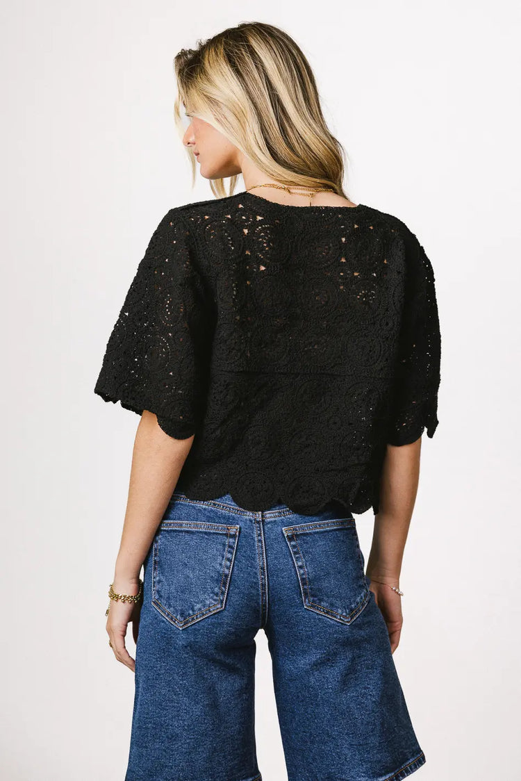 Short sleeves crochet top in black 