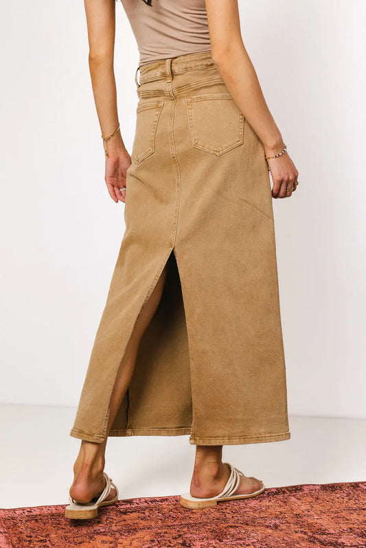 Two back pockets midi skirt in mocha 