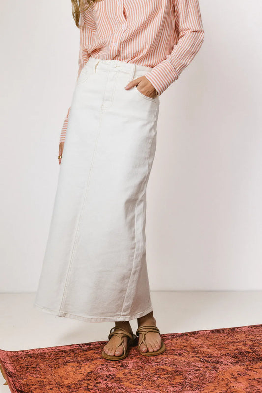 Two hand pockets maxi skirt in cream 