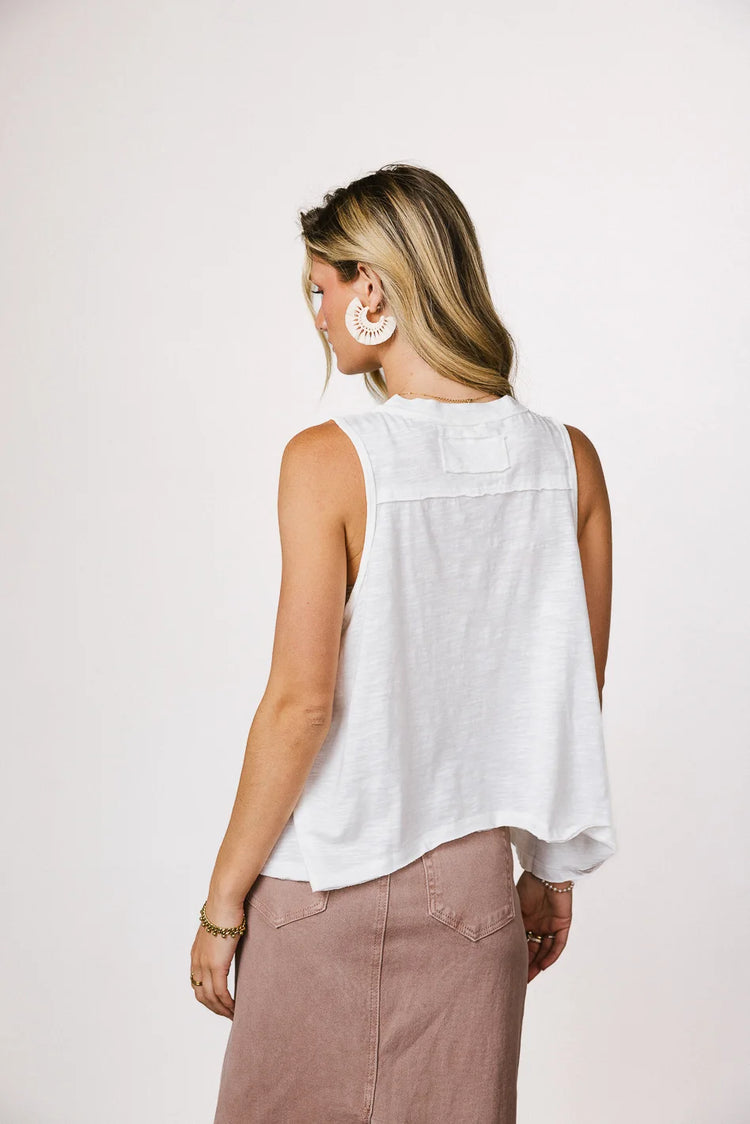 Sleeveless top in white 