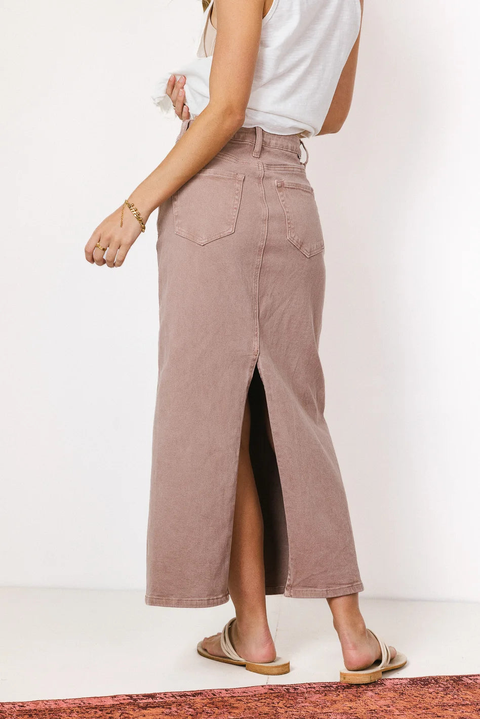 Back slit midi skirt in mauve 