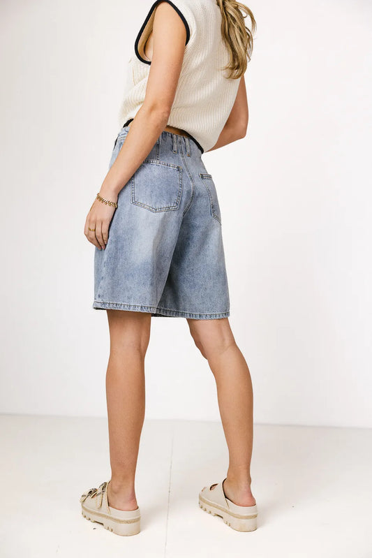 Medium wash denim short 