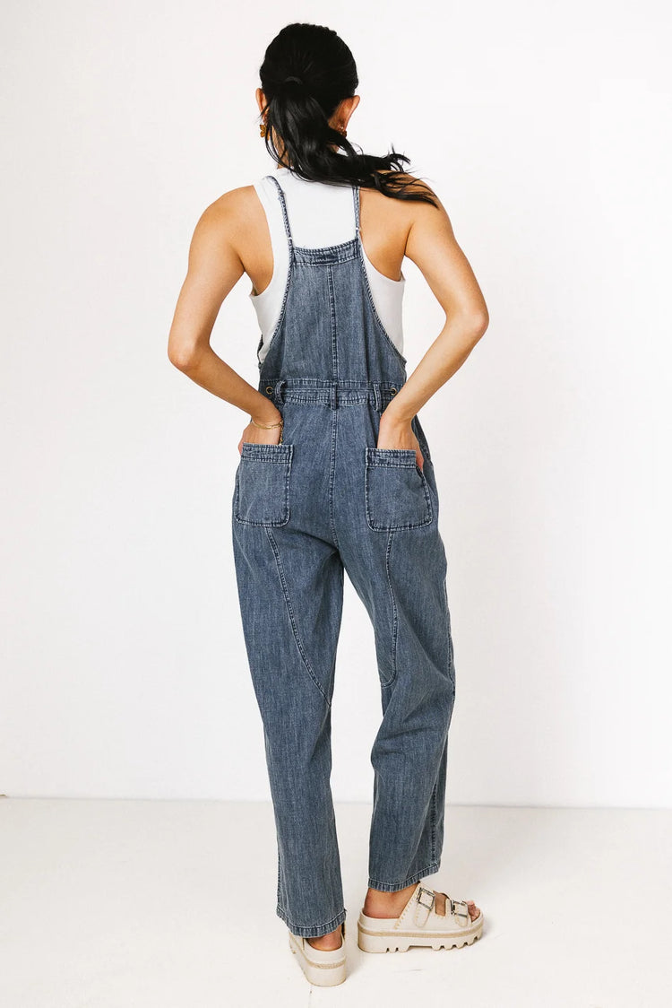 Two back pockets overalls in dark wash 