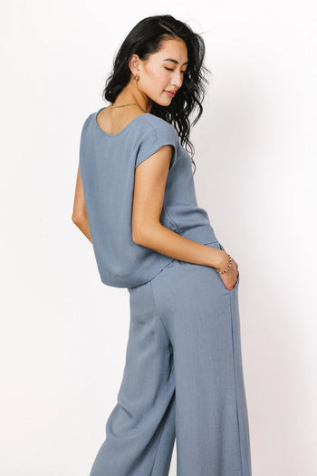 Woven to in slate color 