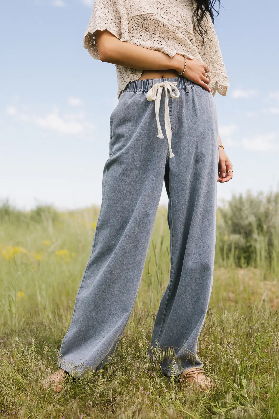 Elastic wide leg pants in medium wash 