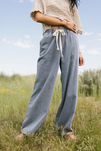 Elastic wide leg pants in medium wash 