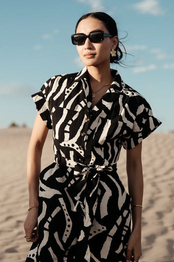 Short sleeves jumpsuit in black 