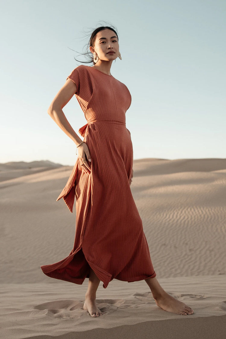 Round neck dress in rust 