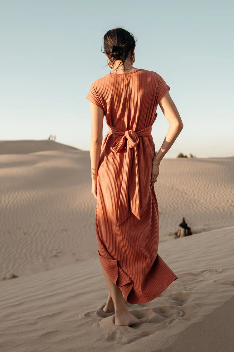 Adjustable tie waist ribbed dress in rust 