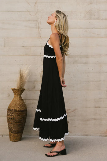 Woven dress in black 