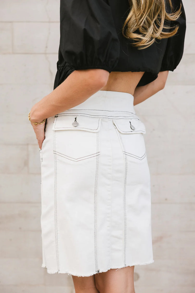 Two back pockets denim skirt in white 