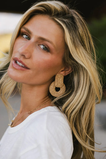 Round straw earrings 