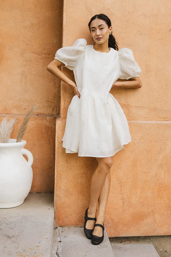 Puff sleeves dress in cream 