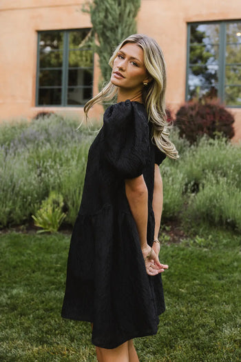 Short sleeves dress in black 