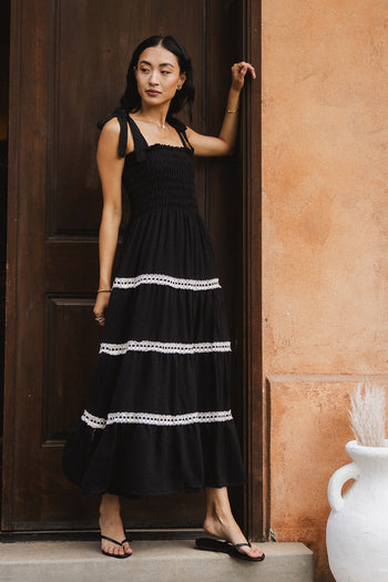 shoulder tie dress in black