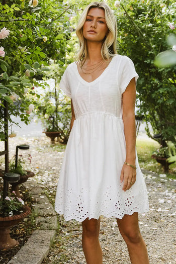 Short sleeves dress in white 