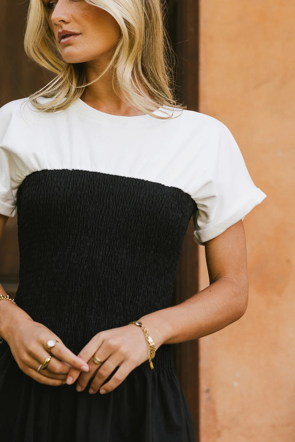 Round neck dress in black and white 