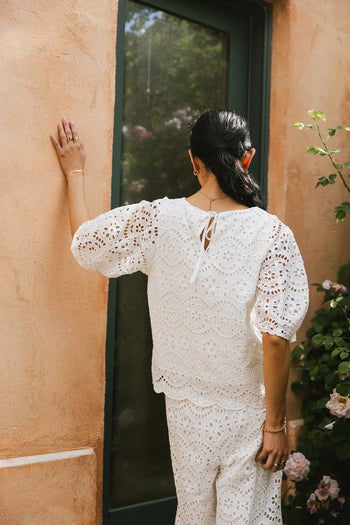 Adjustable neck tie top in white 