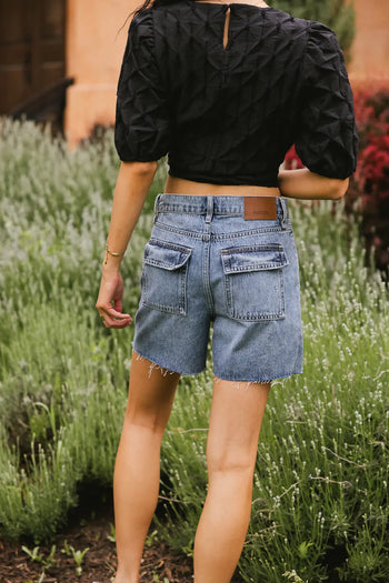 Two back pockets denim shorts 