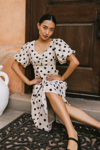 Puffy sleeves dress in beige  