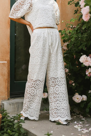Elastic waist pants in white 