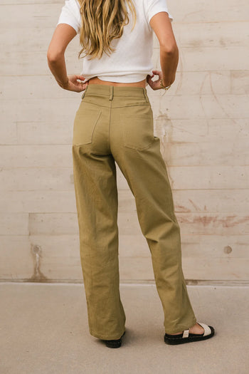 Two back pockets pants in olive 