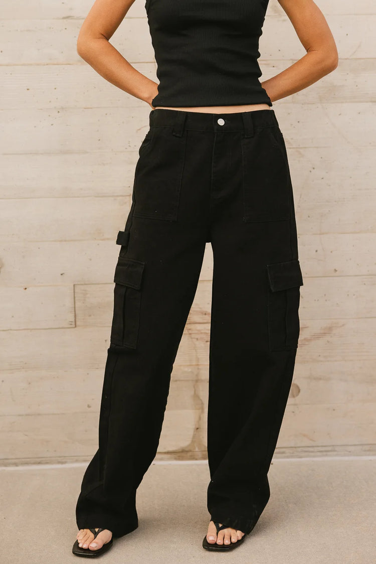 Two sides pockets pants in black 