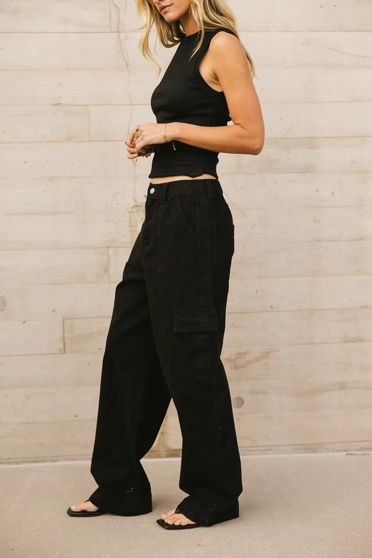 Elastic waist back cargo pants in black 