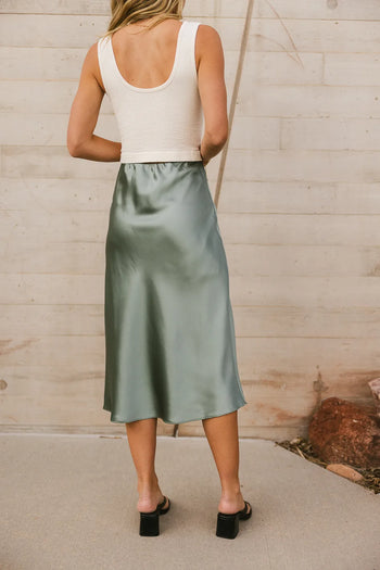 Plain skirt in sage 