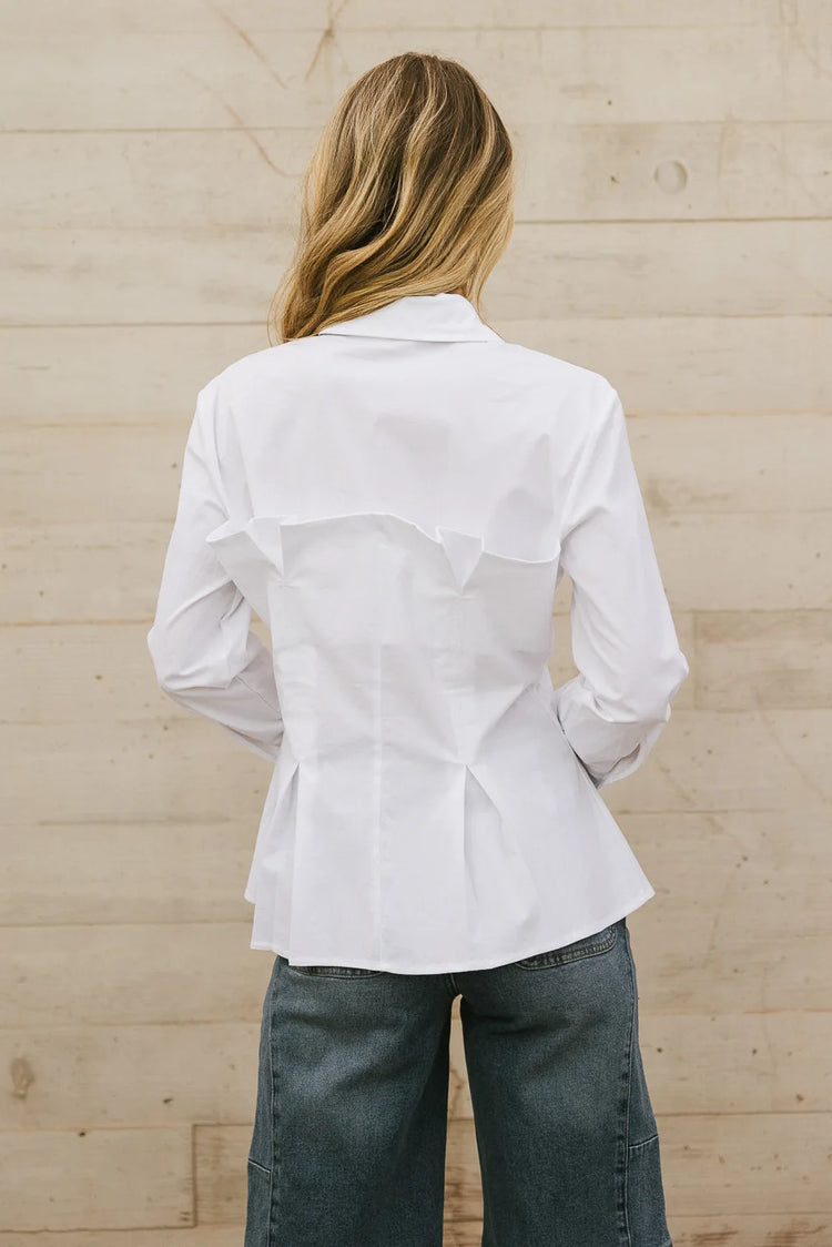 Plain color blouse in white 