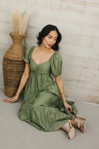 Square neck dress in green 