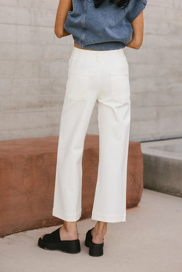 Two back pockets pants in cream 