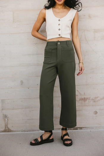 Two hand pockets wide legs in olive 