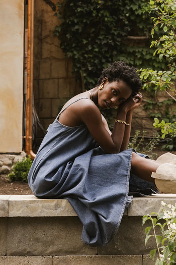 Sleeveless denim dress 