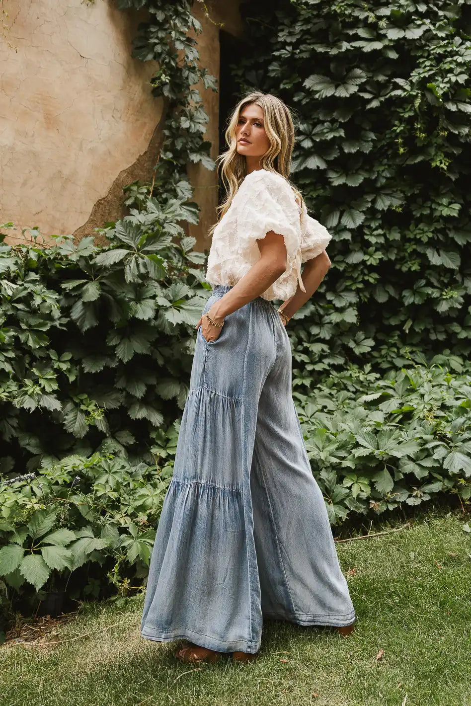 Tiered wide legs pants in denim 