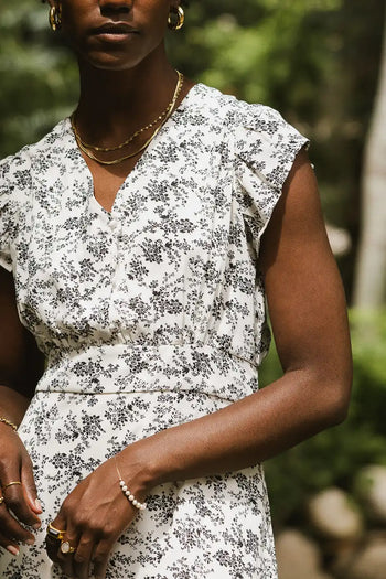 V-Neck dress in white and black 