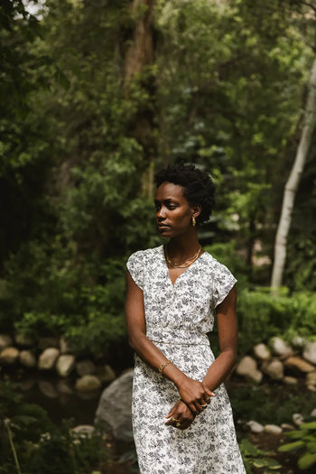 printed flowers midi dress in black and white 