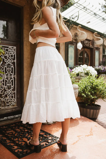 Elastic waist skirt in white 