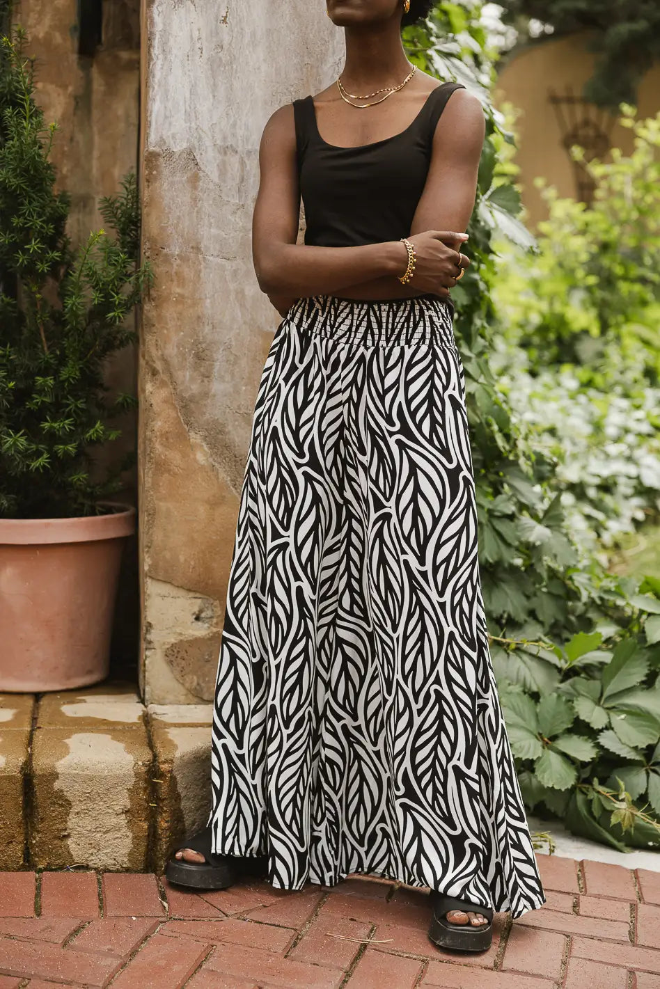 Elastic waist pants in black 